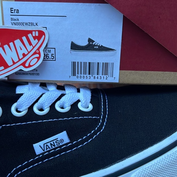 Vans Men’s Era Black
VN000EWZBLK
Sneakers - Picture 6 of 16